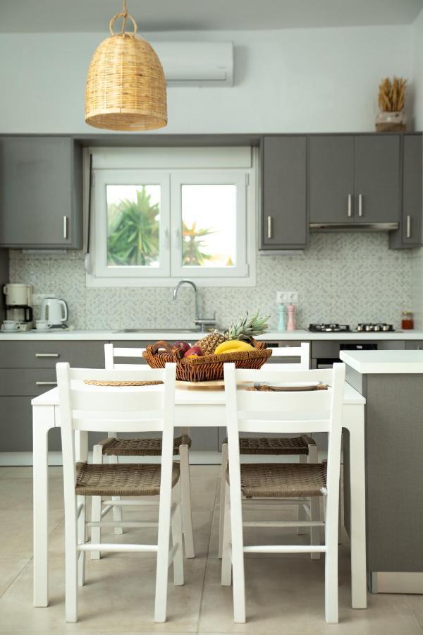Chic & Spacious House In Rodia Heraklion エクステリア 写真