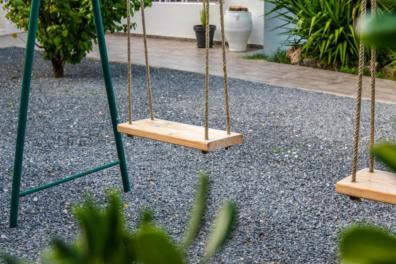 Chic & Spacious House In Rodia Heraklion エクステリア 写真