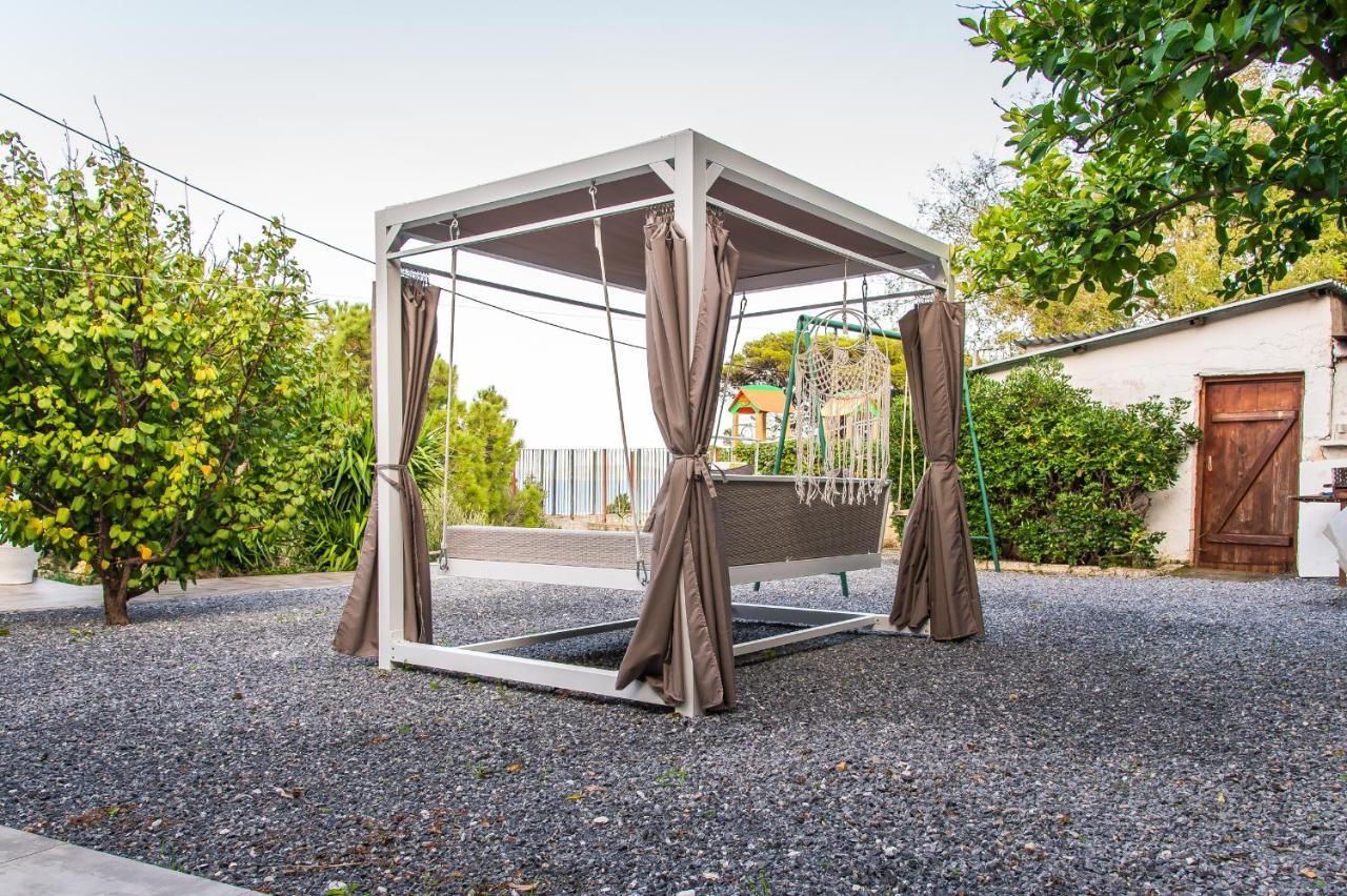Chic & Spacious House In Rodia Heraklion エクステリア 写真