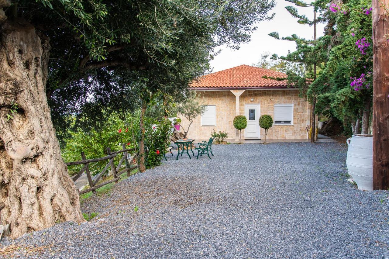 Chic & Spacious House In Rodia Heraklion エクステリア 写真