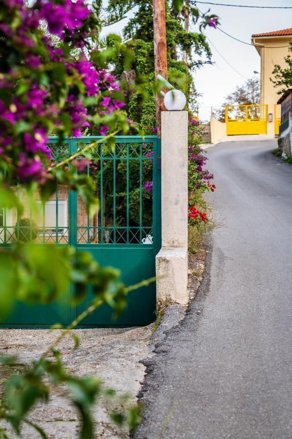 Chic & Spacious House In Rodia Heraklion エクステリア 写真