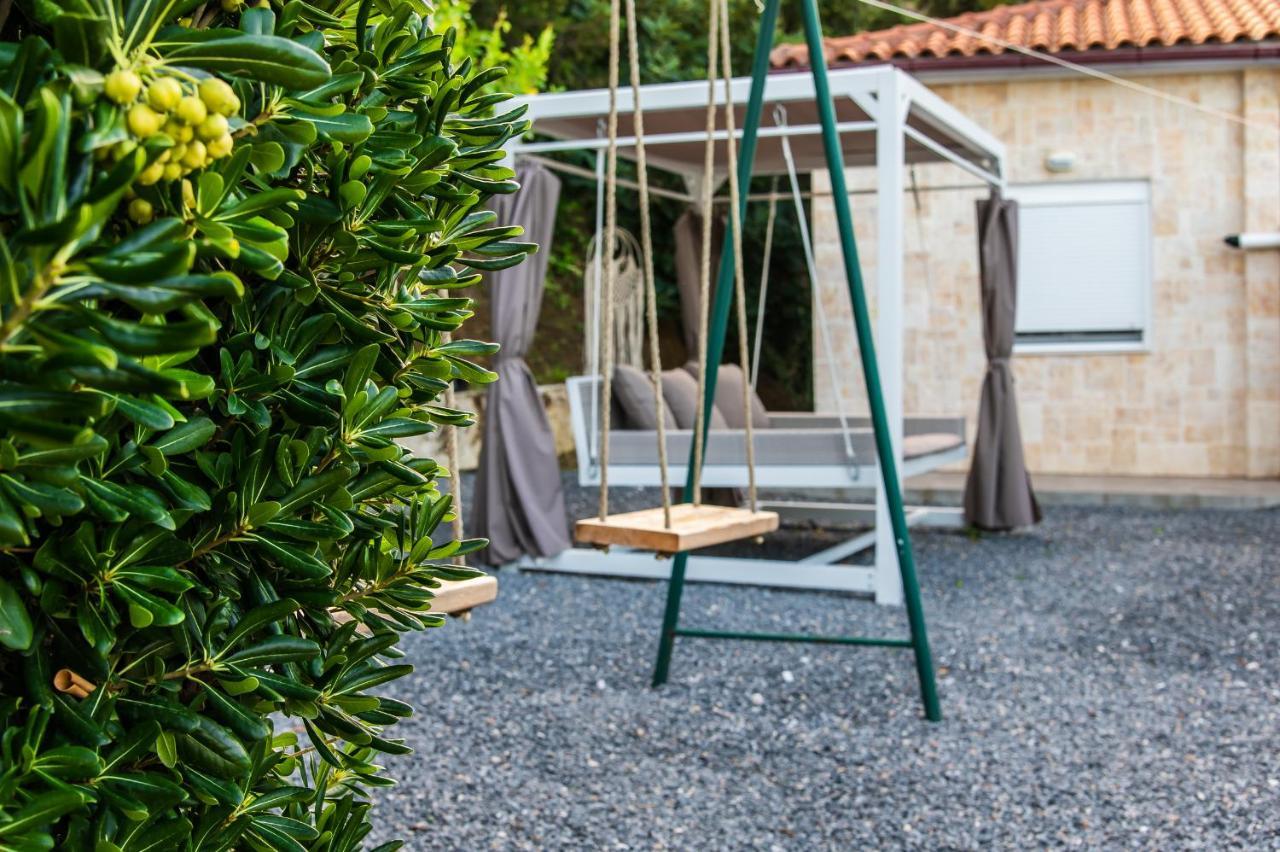 Chic & Spacious House In Rodia Heraklion エクステリア 写真